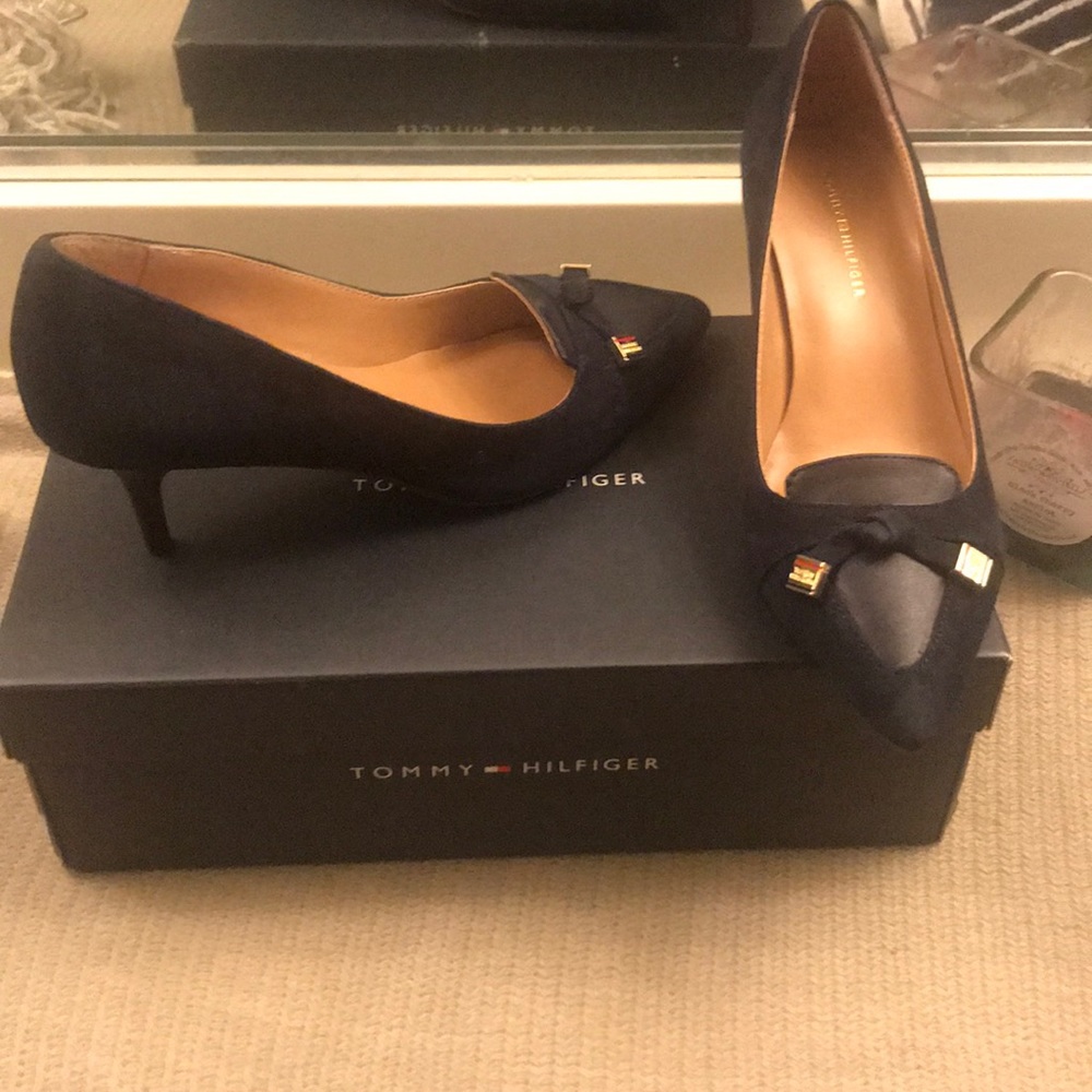 Tommy Hilfiger Juline Navy suede kittenheel 6 6.5